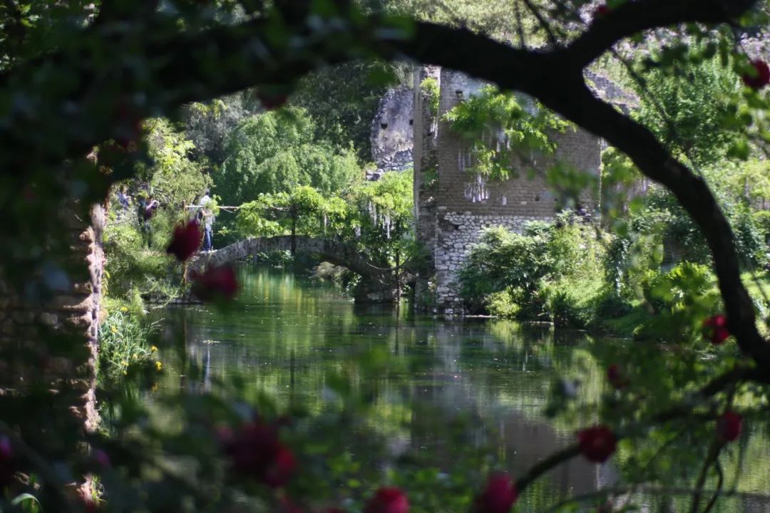 全世界最浪漫的花園！建在廢墟，美如天堂